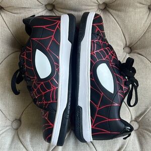 NWOT Marvel Split Spiderman Youth Heelys